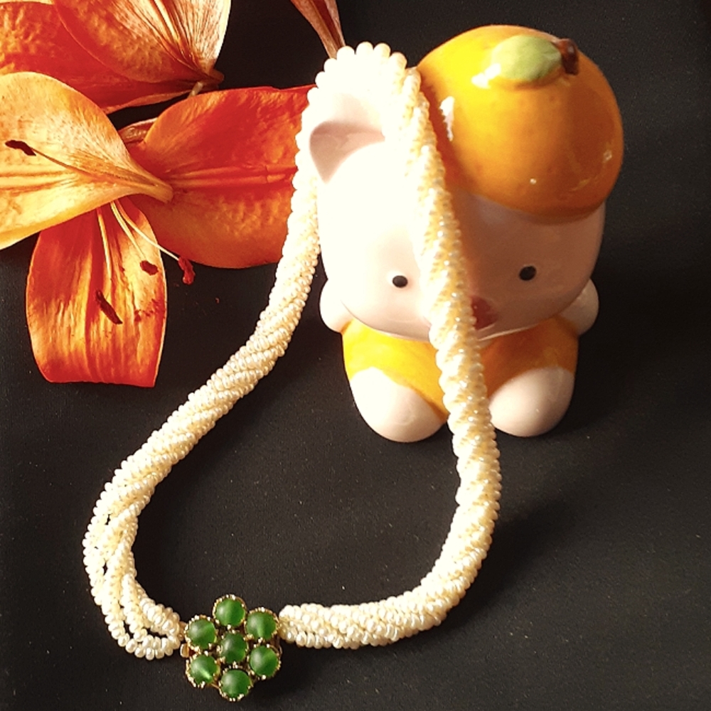Pearl choker